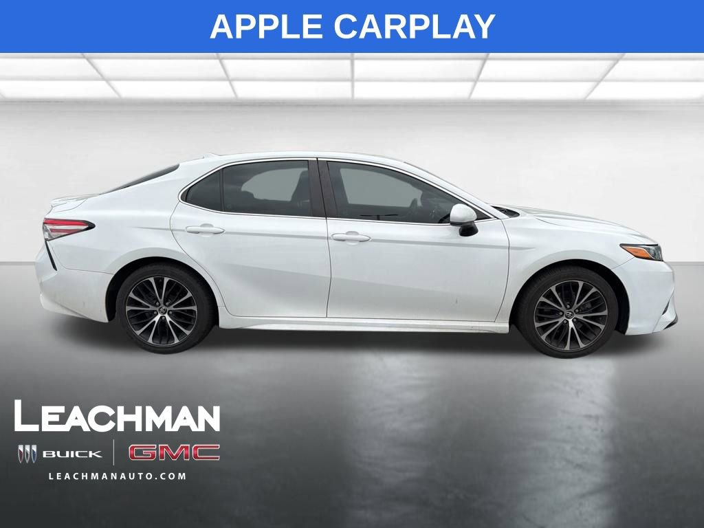 Used 2019 Toyota Camry SE image 2