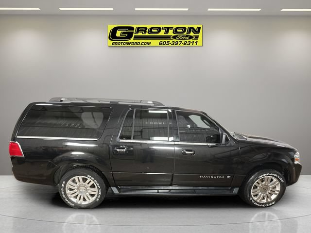 Used 2013 Lincoln Navigator L 4WD image 5
