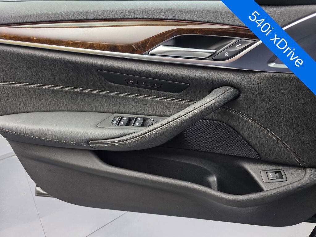 Used 2019 BMW 540i xDrive w/ M Sport Package AWD/4WD image 27