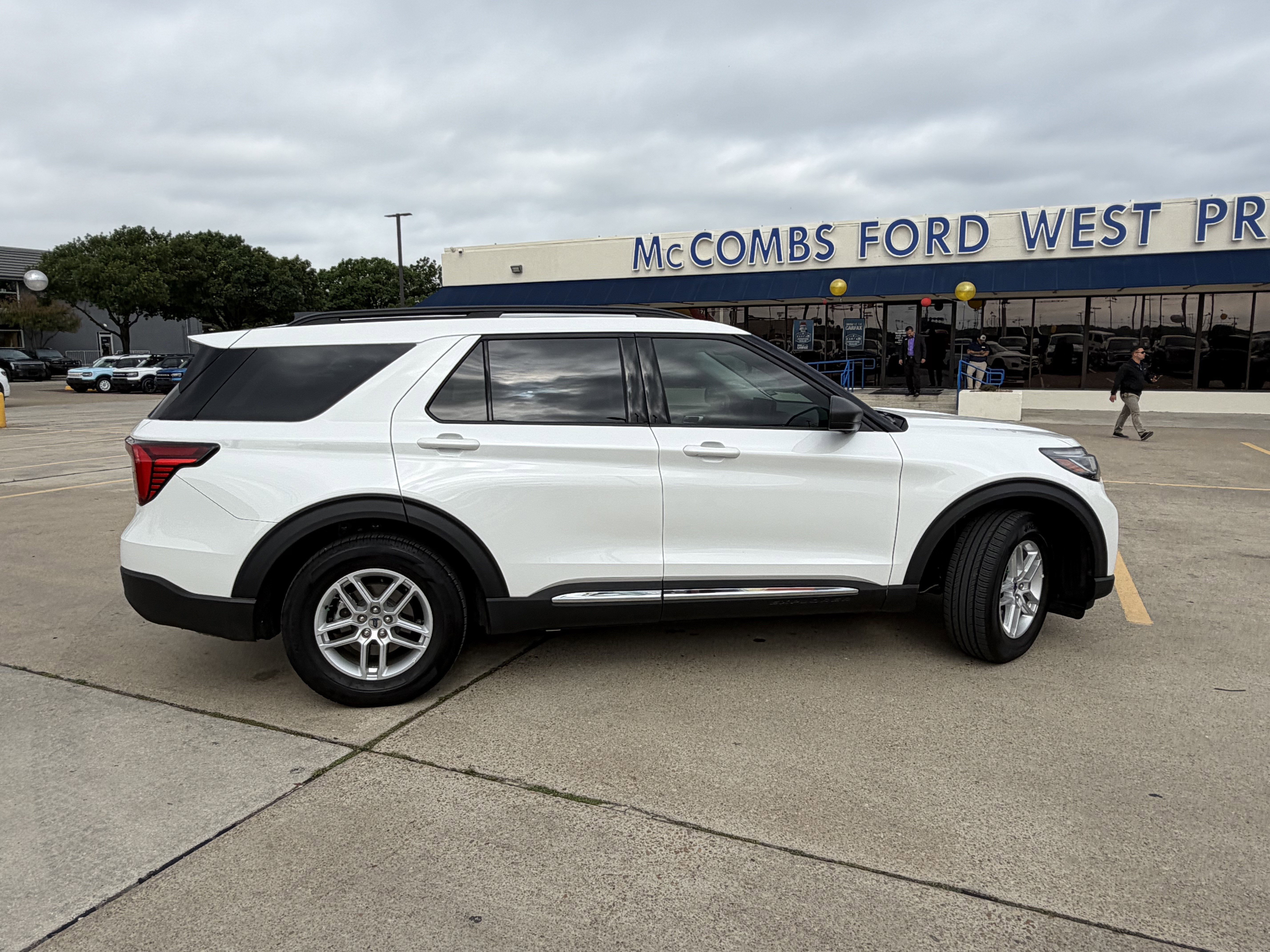 Certified 2025 Ford Explorer Active w/ Active Comfort Package RWD image 4