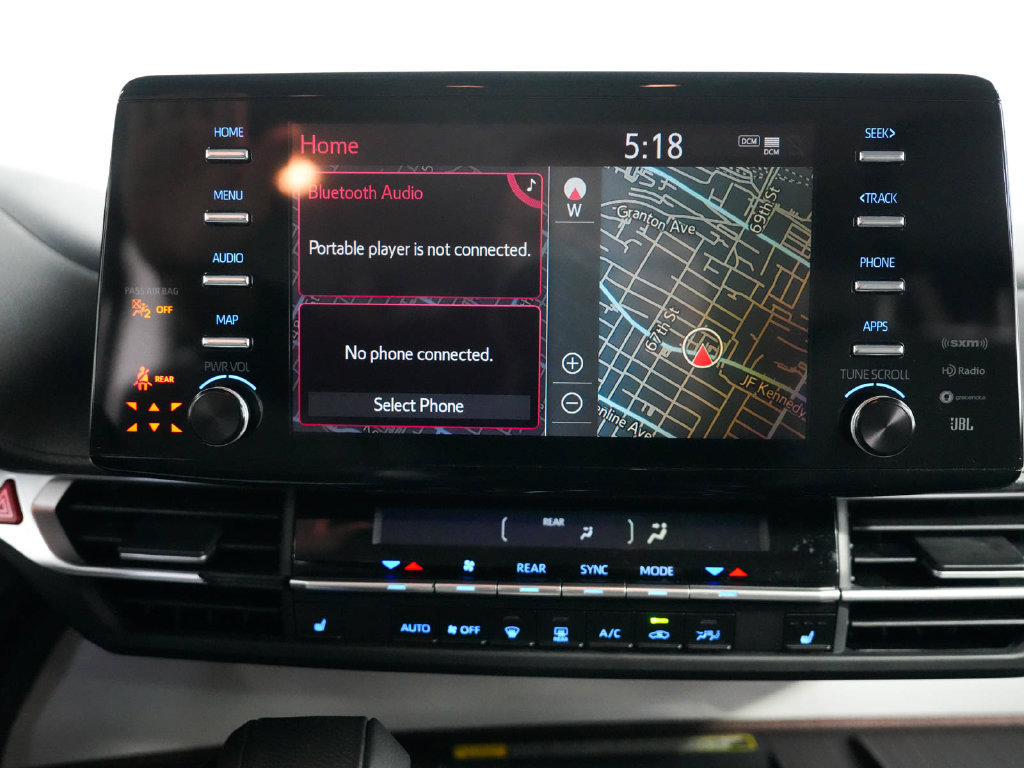 Used 2024 Toyota Sienna XLE w/ XLE Plus Package FWD image 16