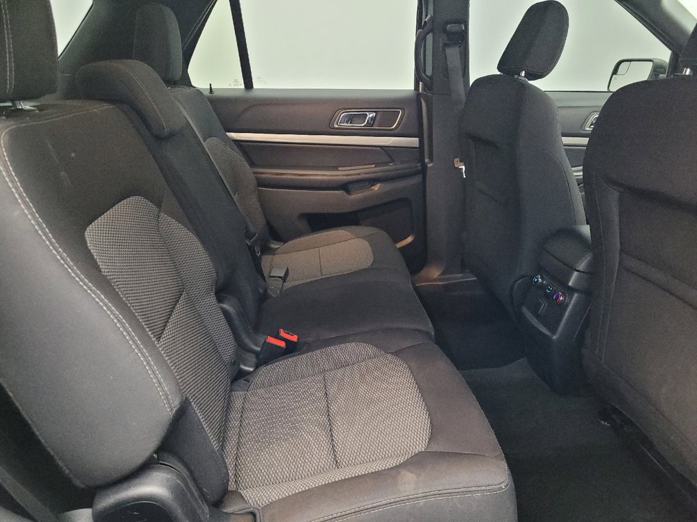 Used 2018 Ford Explorer XLT image 19