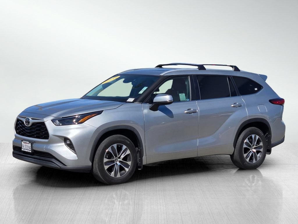 Used 2023 Toyota Highlander XLE FWD image 6