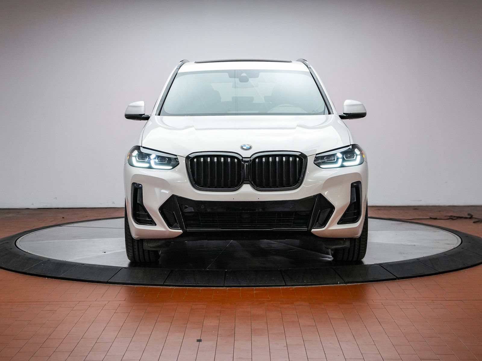Used 2023 BMW X3 sDrive30i w/ M Sport Package RWD image 2