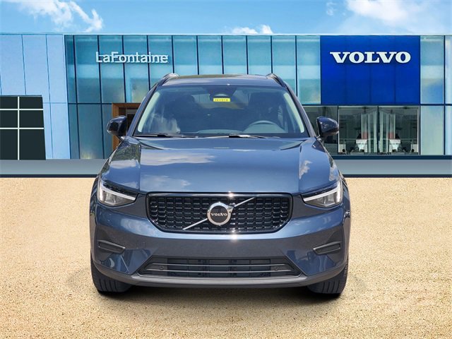 New 2026 Volvo XC40 B5 Core w/ Protection Package Premier image 2