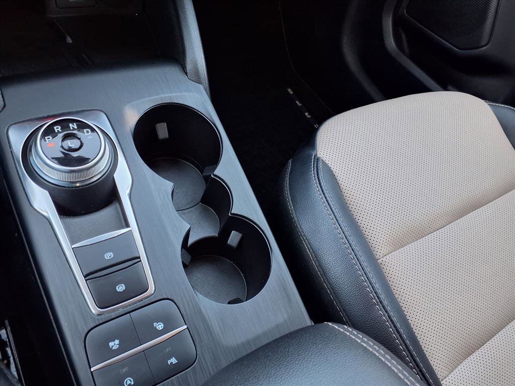 Certified 2022 Ford Escape Titanium w/ Titanium Elite Package image 19