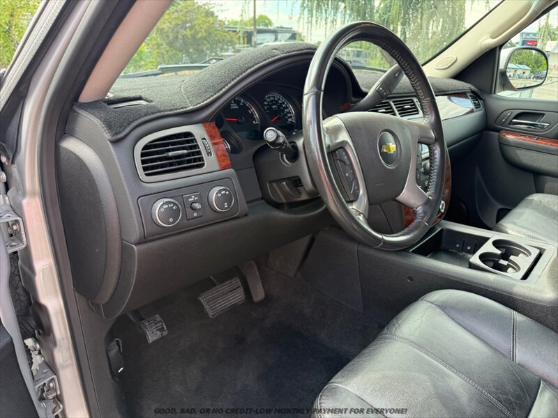 Used 2013 Chevrolet Tahoe LT w/ Luxury Package AWD/4WD image 9