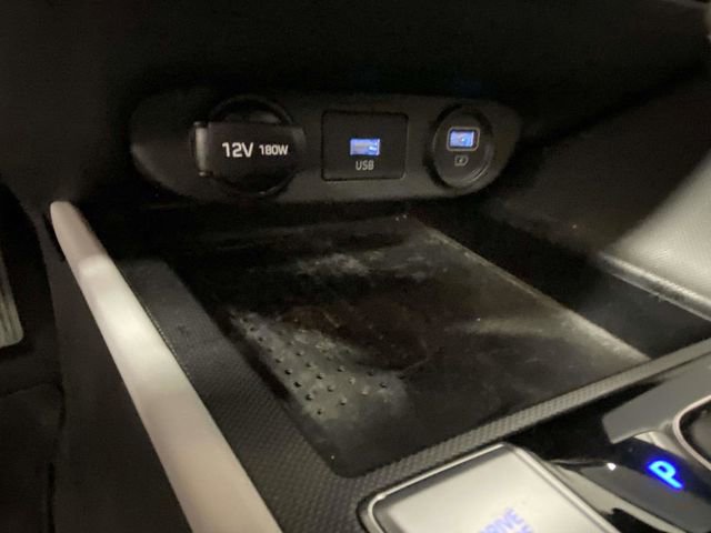 Used 2022 Hyundai Elantra Limited image 19