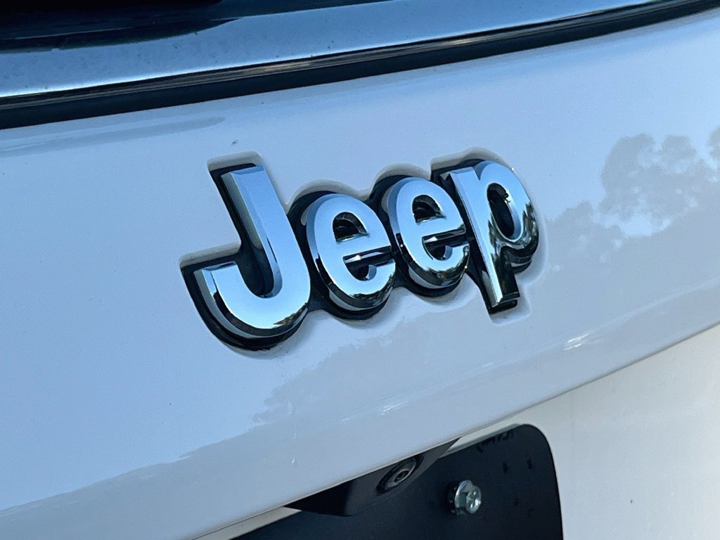 Used 2022 Jeep Compass Latitude w/ Sun and Sound Group AWD/4WD image 32