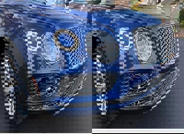Used 2018 Bentley Bentayga Onyx Edition image 20