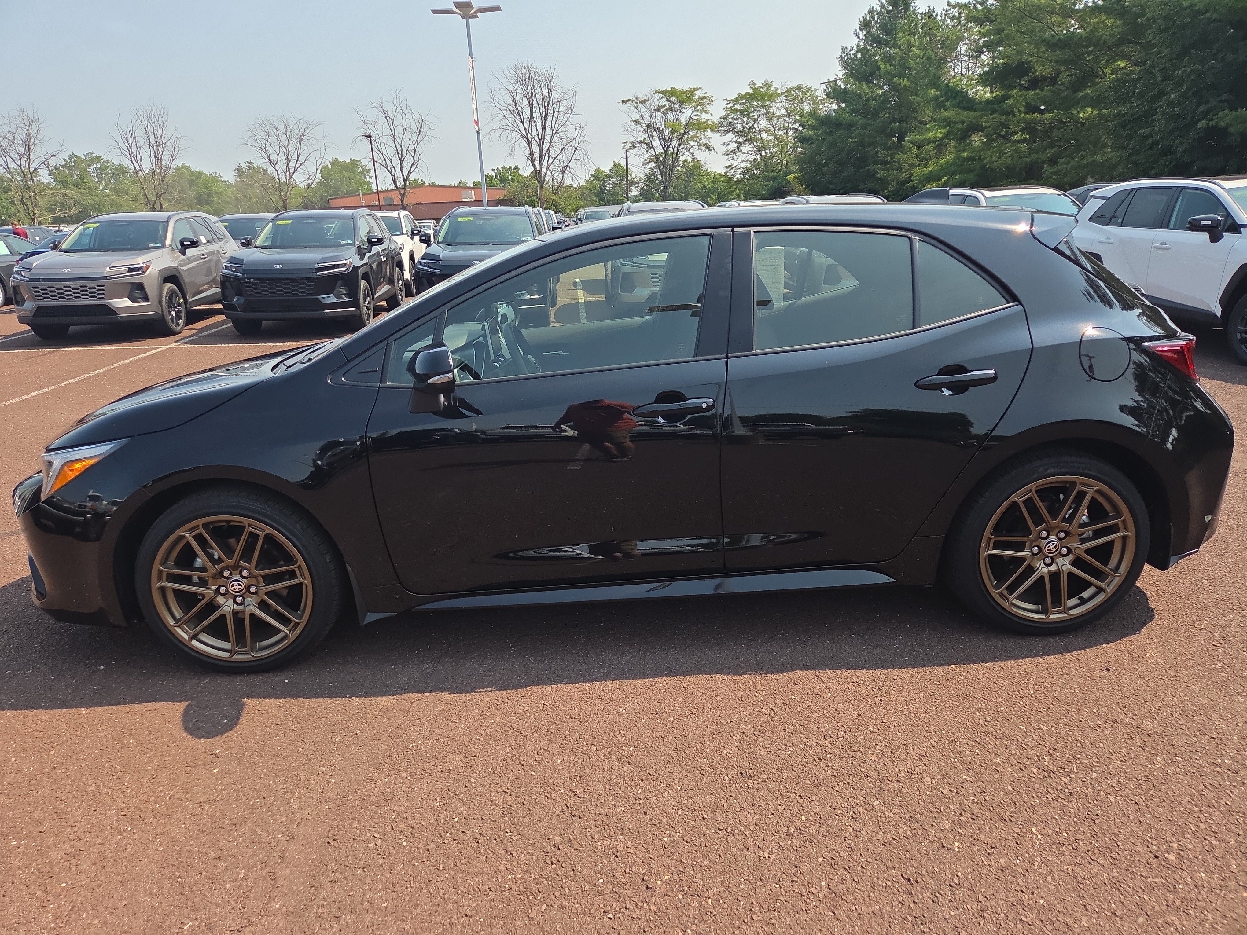 Certified 2025 Toyota Corolla Hatchback w/ SE Package FWD image 6