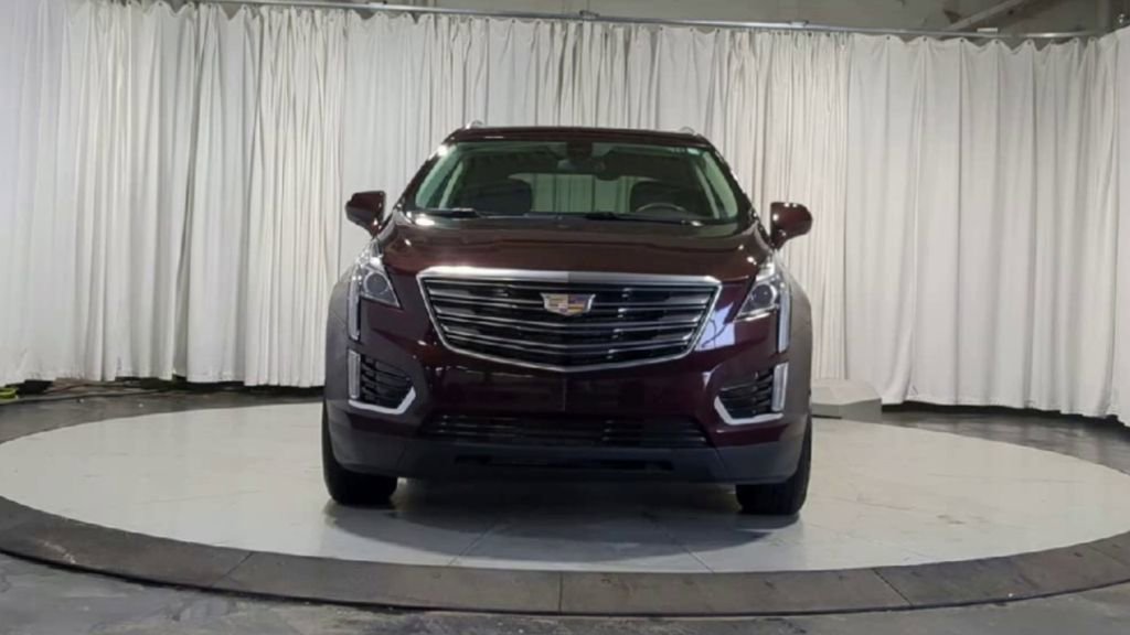 Used 2018 Cadillac XT5 Luxury w/ Driver Awareness Package image 3