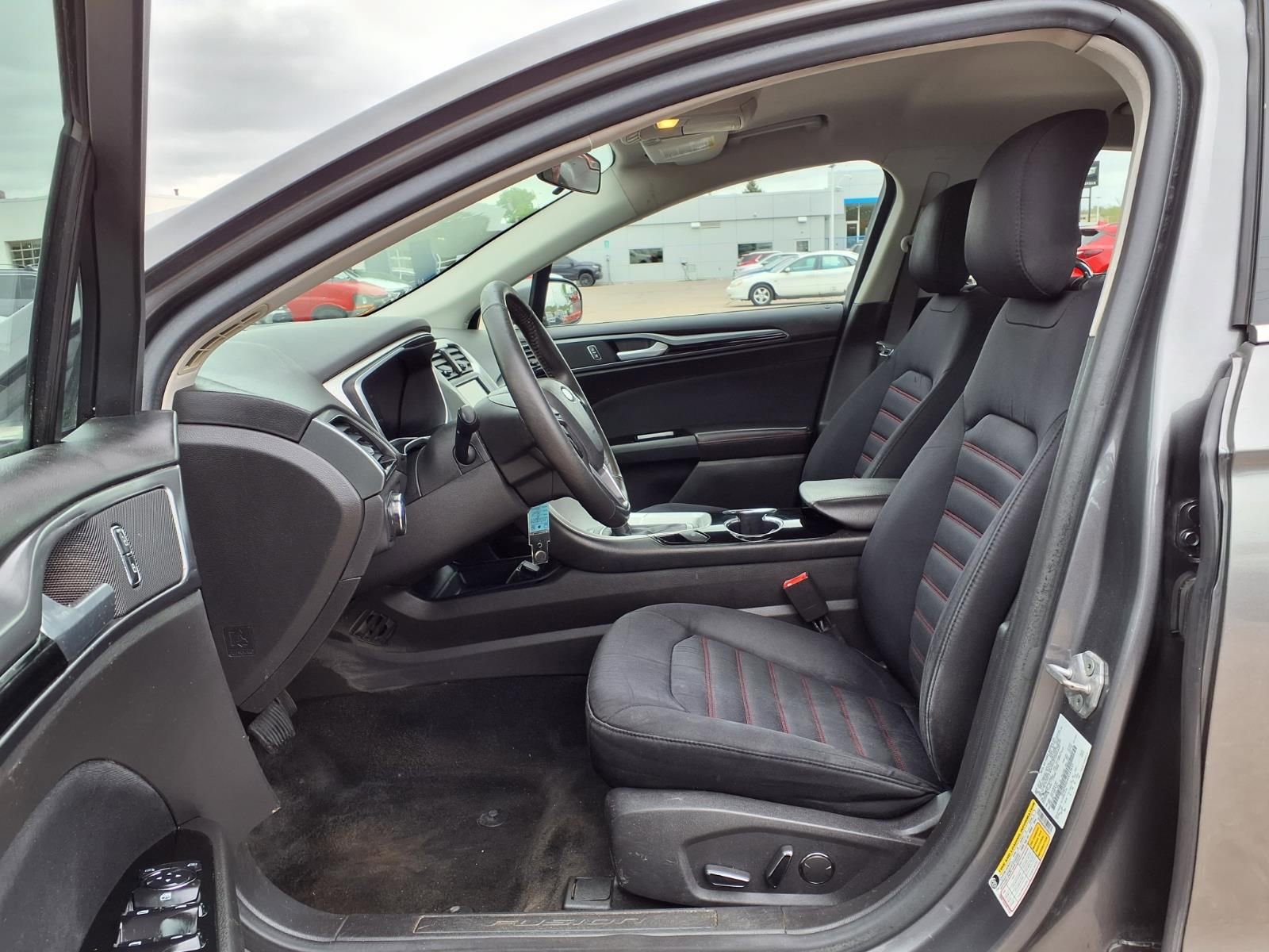 Used 2014 Ford Fusion SE FWD image 15