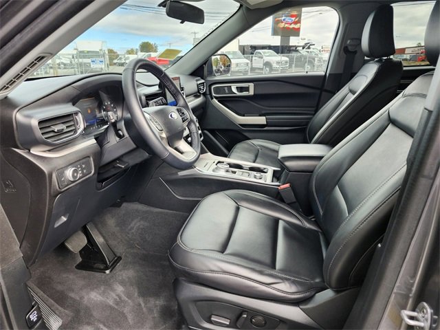 Certified 2022 Ford Explorer XLT w/ Equipment Group 202A image 19