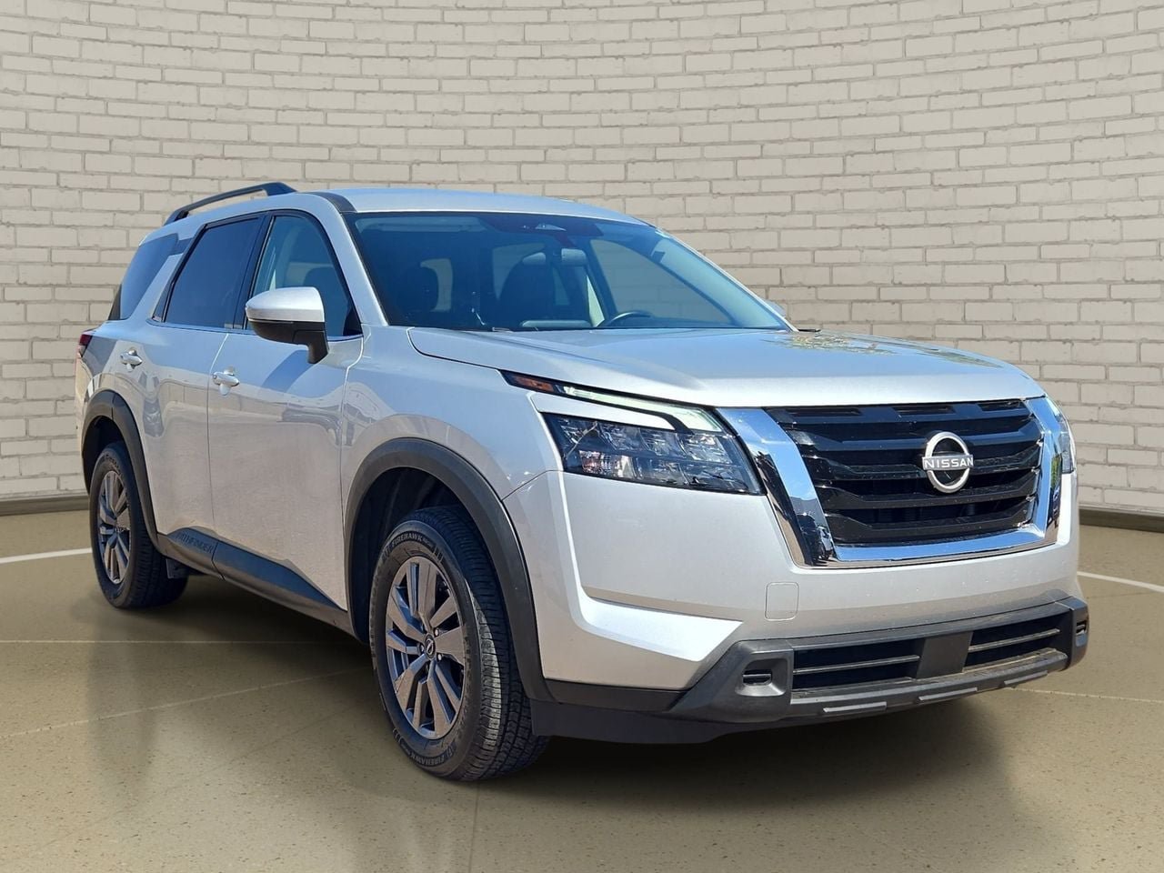 Certified 2025 Nissan Pathfinder SV FWD image 3