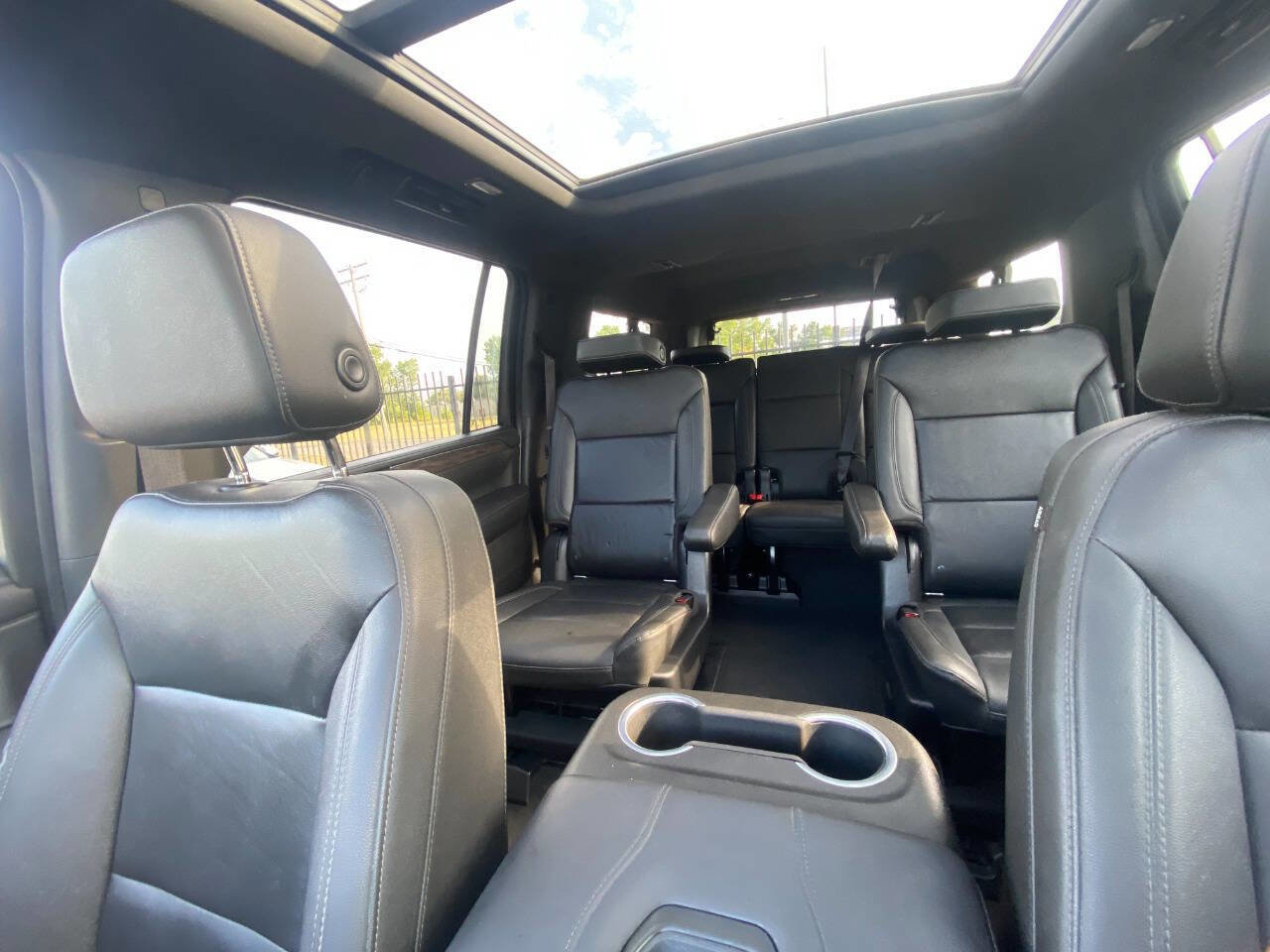 Used 2022 Chevrolet Suburban Z71 w/ Luxury Package image 20
