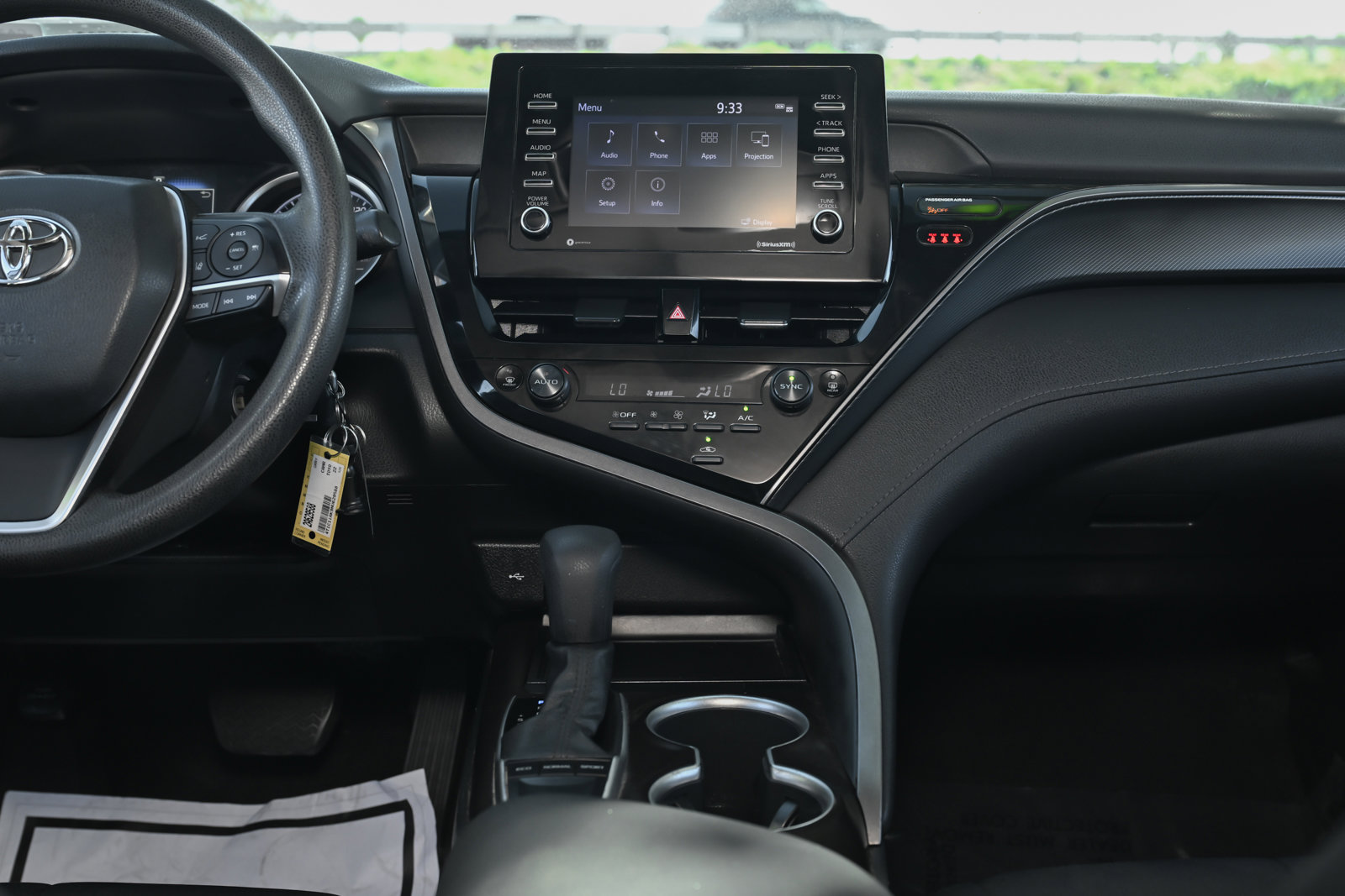 Used 2022 Toyota Camry LE w/ Carpet Mat Package (TMS) image 28