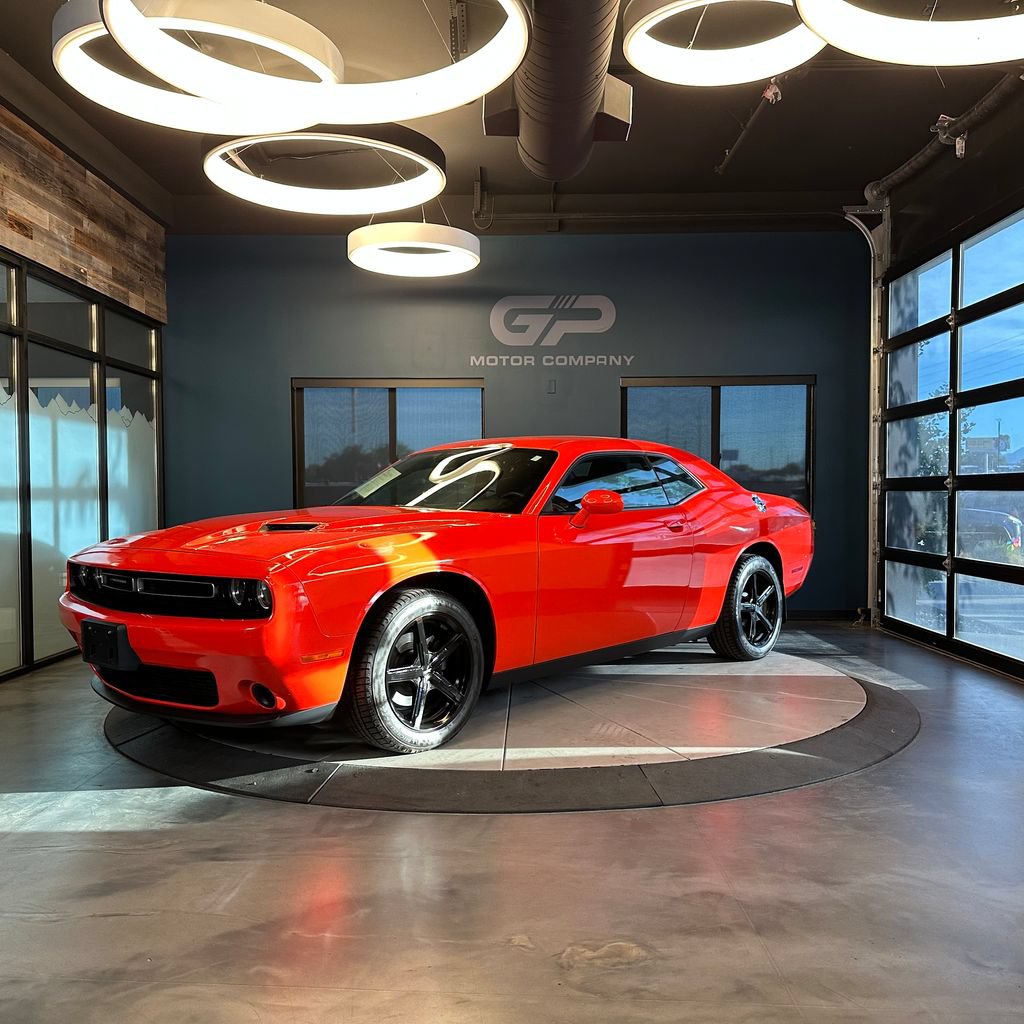 Used 2016 Dodge Challenger SXT RWD image 7
