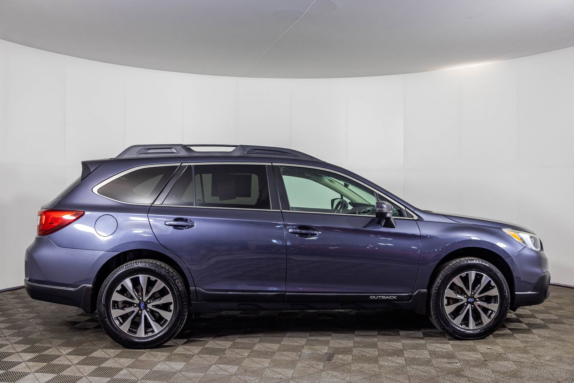 Used 2017 Subaru Outback 3.6R Limited AWD/4WD image 16