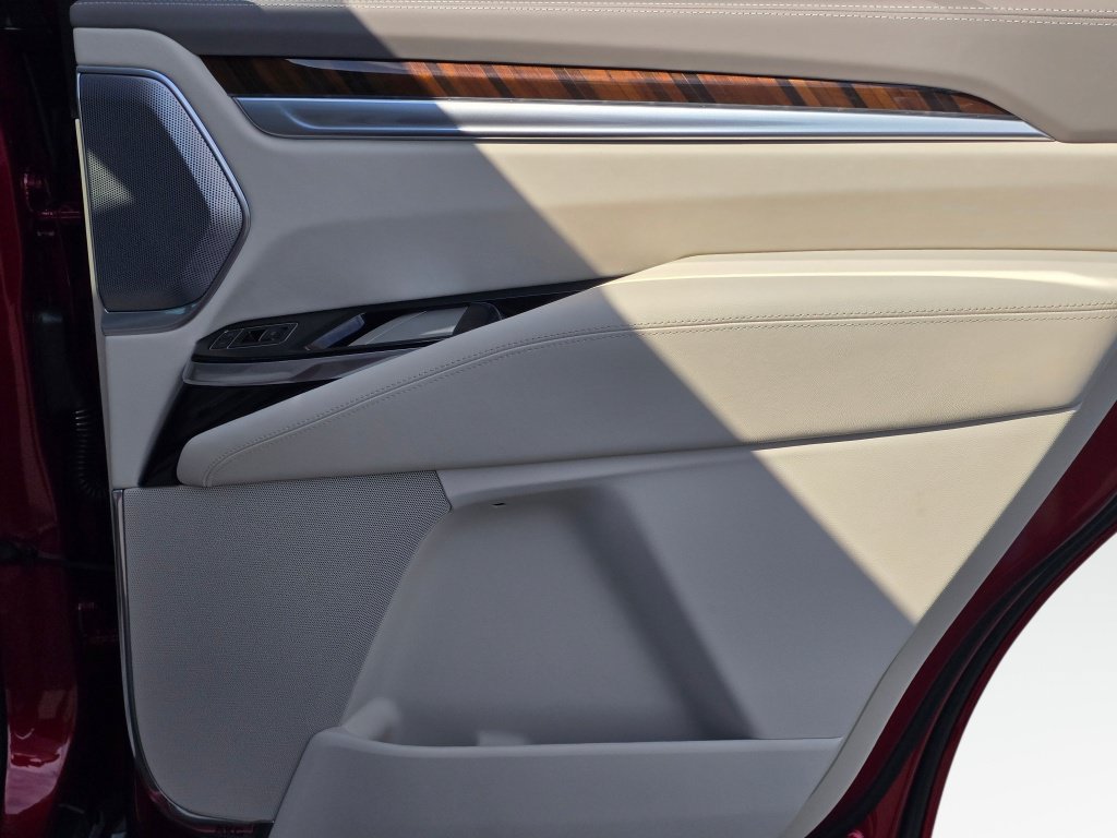 New 2026 Cadillac Escalade Platinum Luxury w/ LPO, Floor Liner Package AWD/4WD image 26
