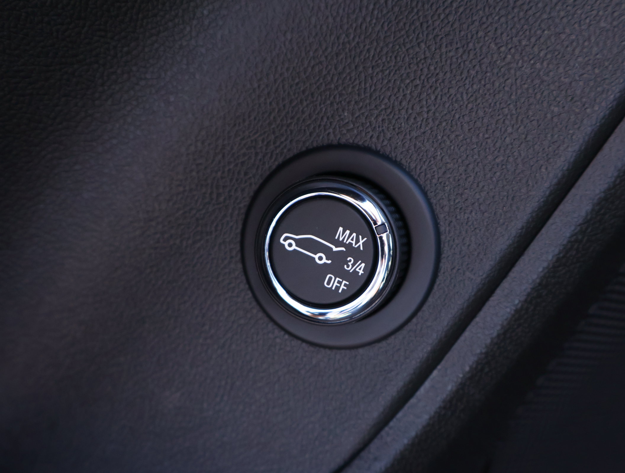 Used 2024 Chevrolet Blazer LT w/ Convenience Package FWD image 9