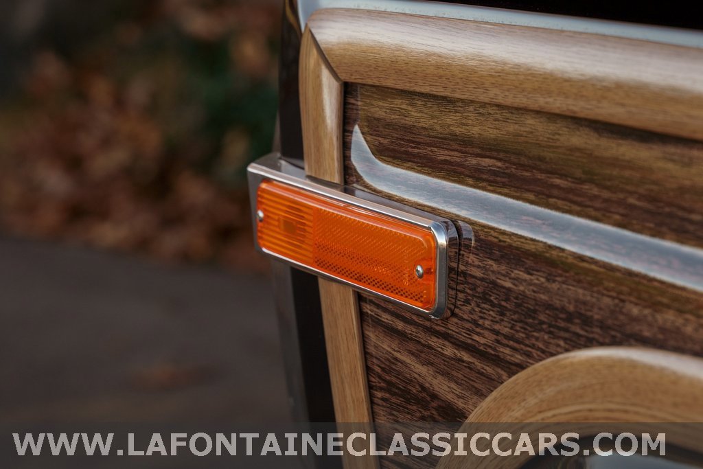 Used 1991 Jeep Grand Wagoneer Base image 37