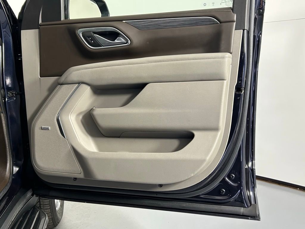 Used 2022 GMC Yukon SLT w/ SLT Premium Package image 7