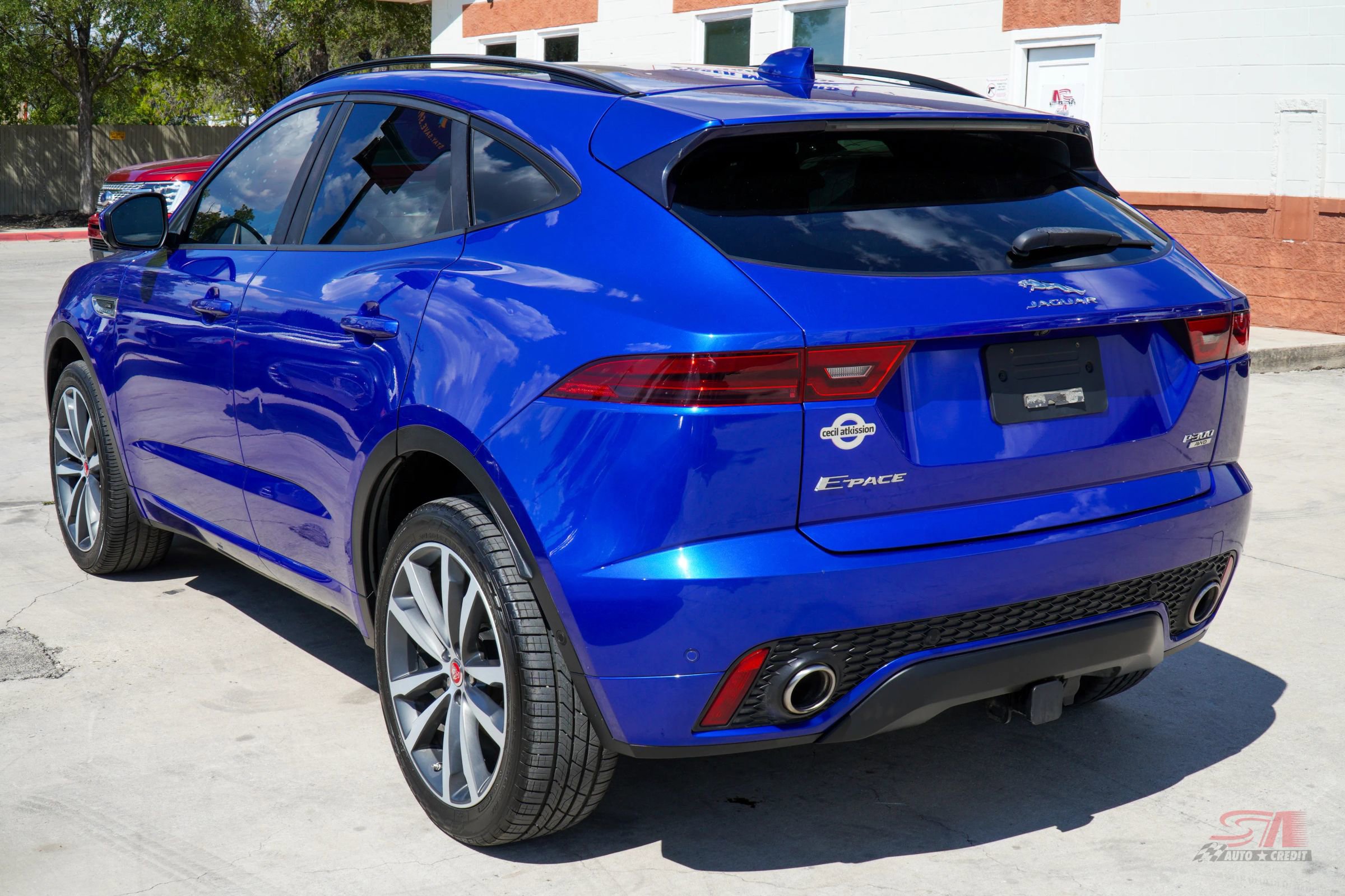 Used 2018 Jaguar E-PACE R-Dynamic HSE image 4