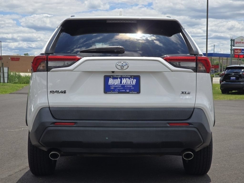 Used 2020 Toyota RAV4 XLE FWD image 17