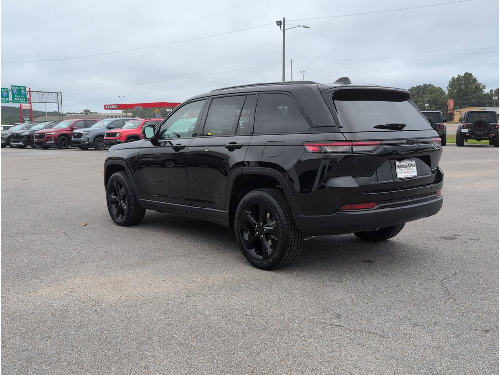 New 2025 Jeep Grand Cherokee Altitude image 3