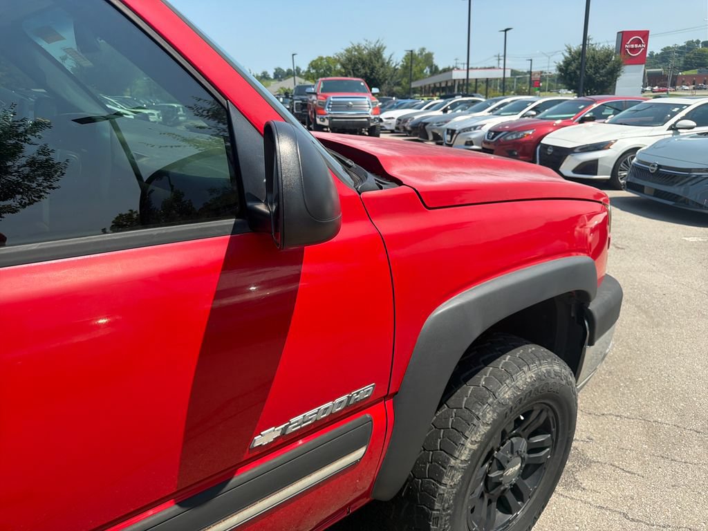 Used 2005 Chevrolet Silverado 2500 LS AWD/4WD image 36