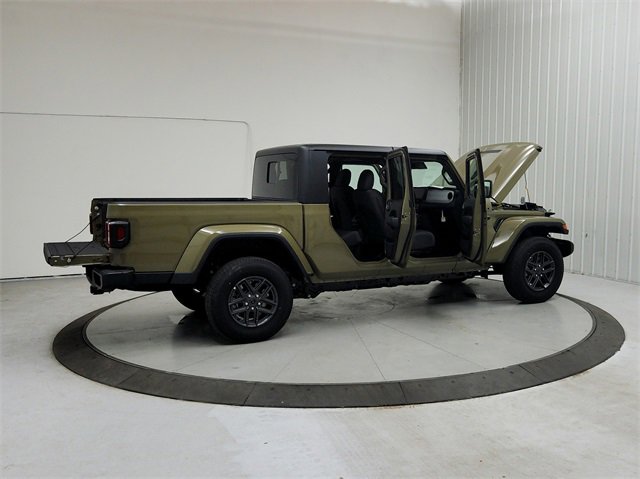 New 2025 Jeep Gladiator Sport image 15