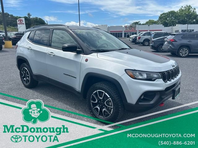 Used 2025 Jeep Compass Trailhawk AWD/4WD image 5