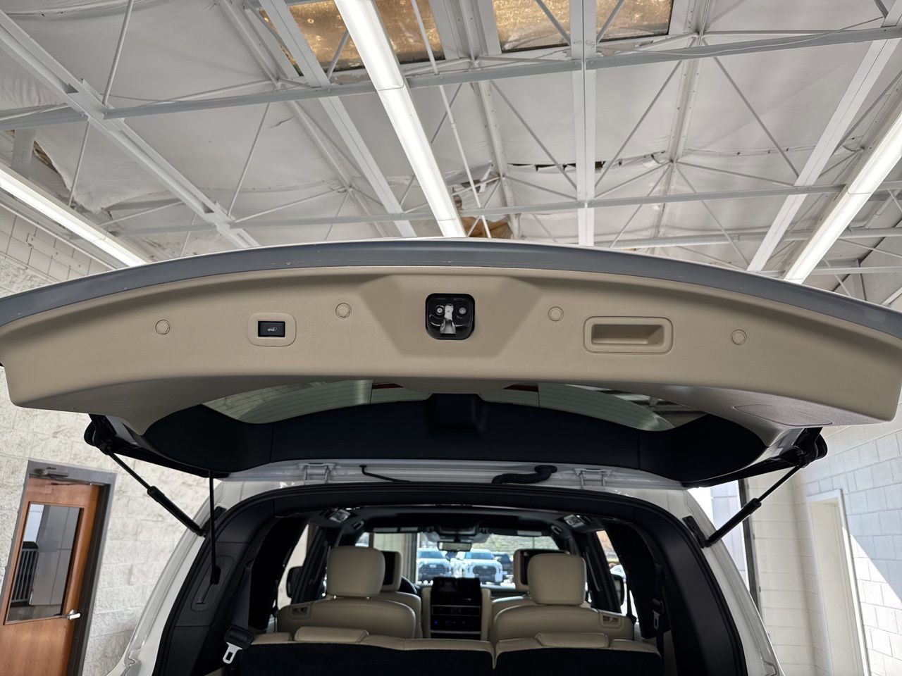 Used 2023 INFINITI QX80 Sensory w/ Cargo Package image 12