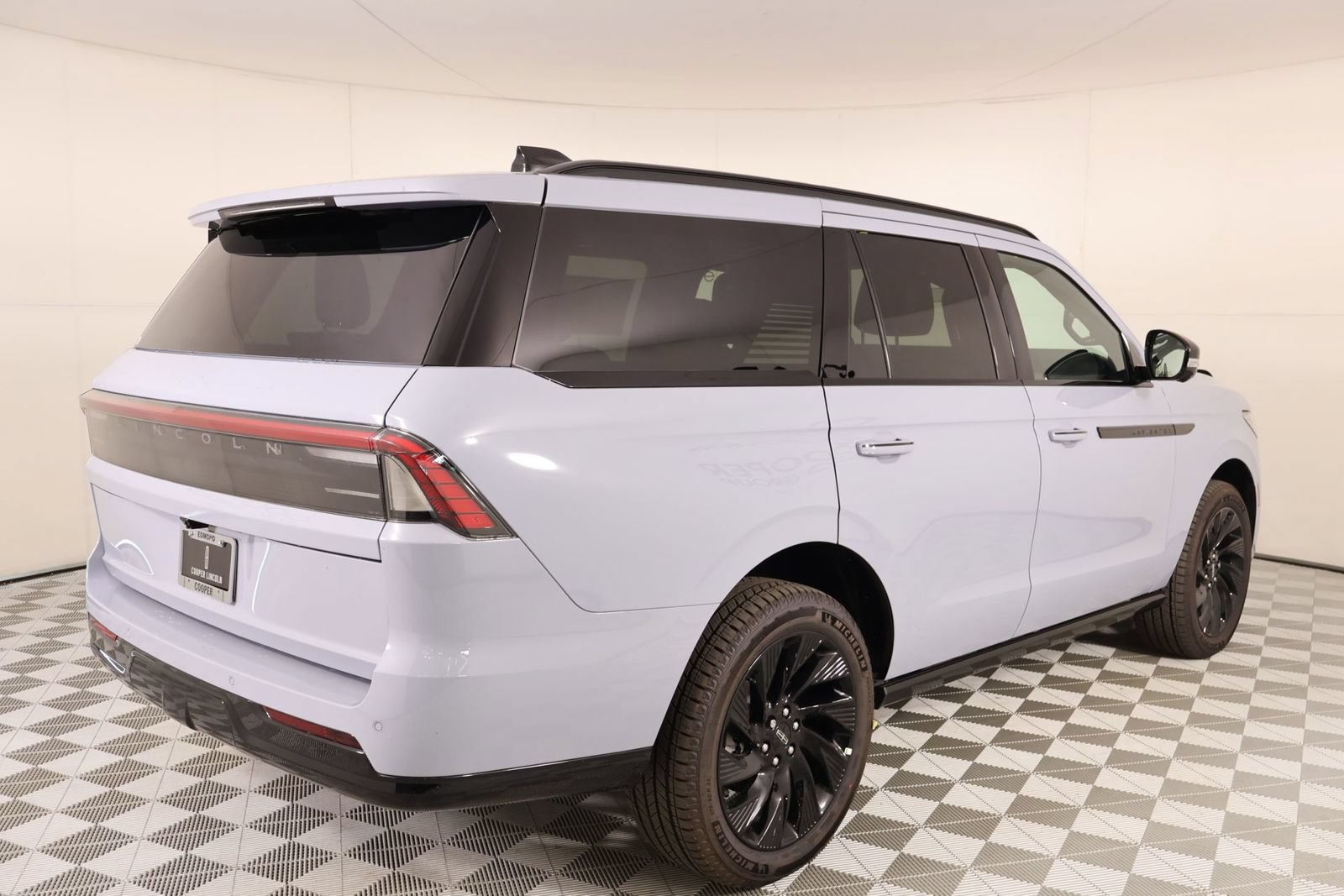 New 2025 Lincoln Navigator Reserve w/ Jet Appearance Package AWD/4WD image 23