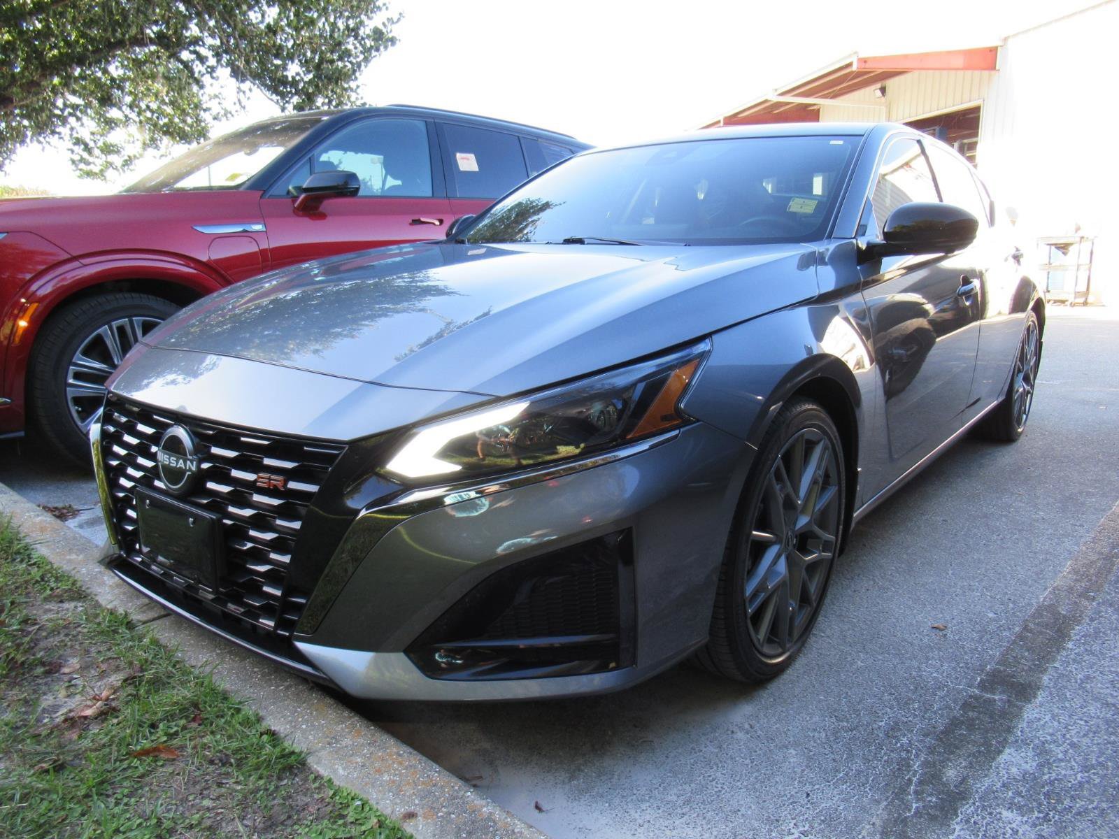 Used 2024 Nissan Altima 2.0 SR FWD image 3