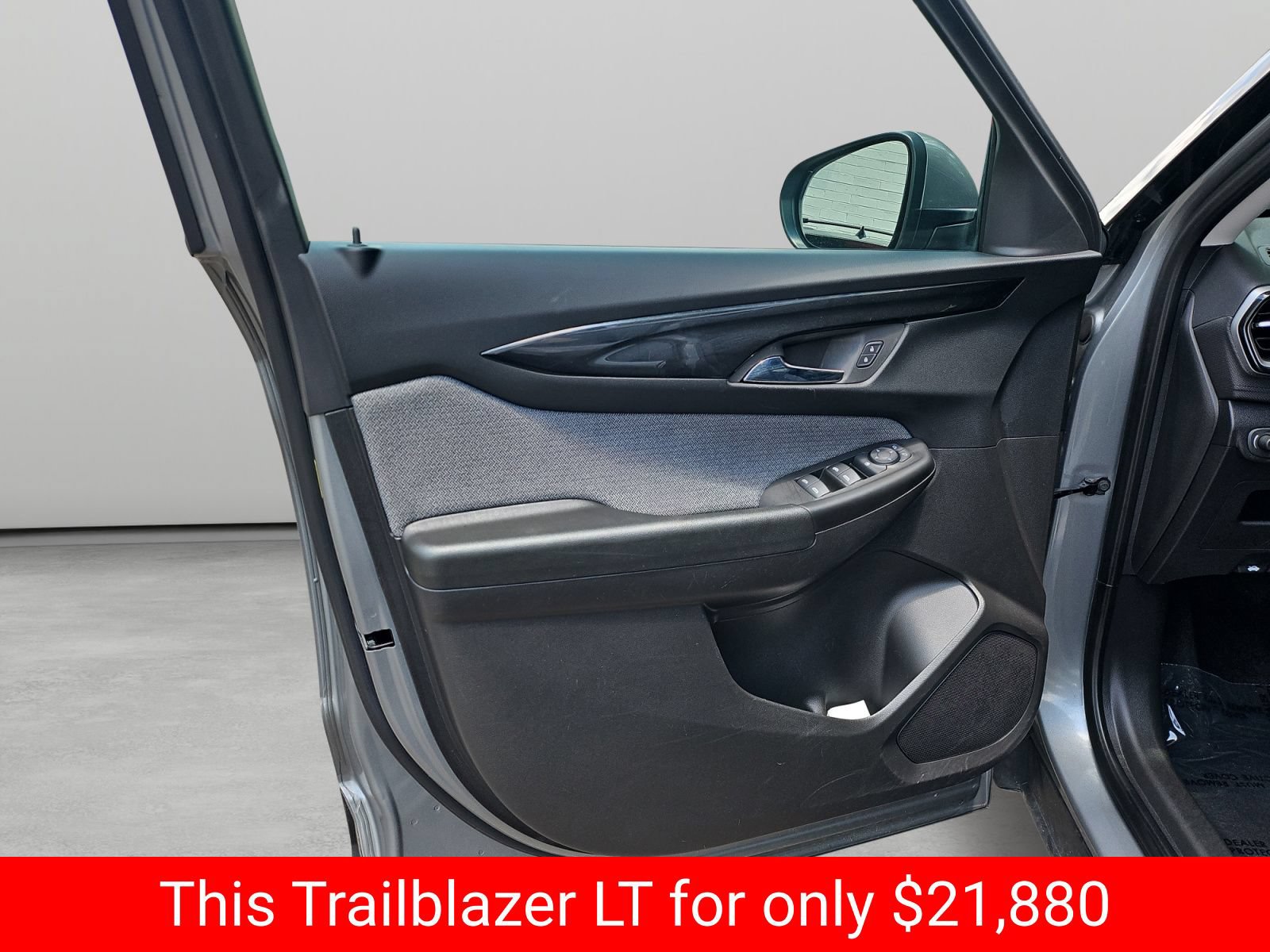 Used 2025 Chevrolet TrailBlazer LT AWD/4WD image 34