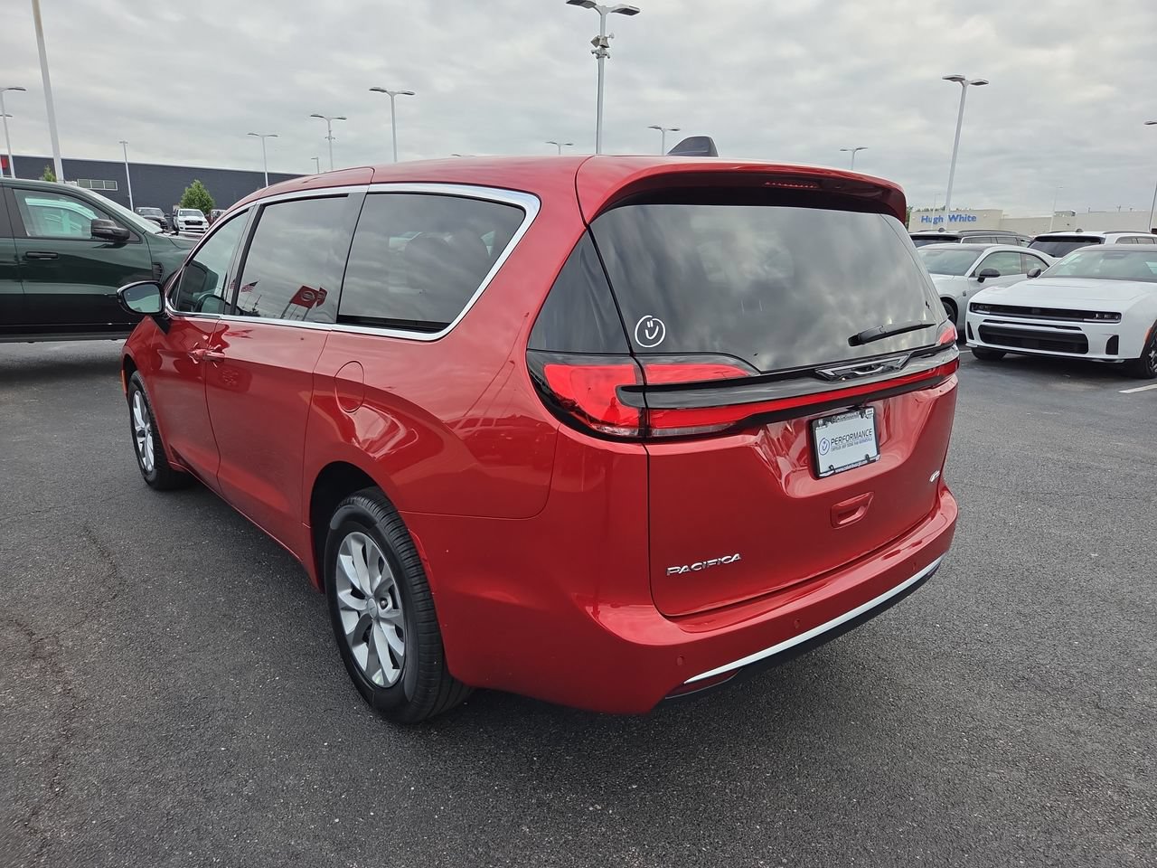 New 2027 Chrysler Pacifica Select AWD/4WD image 5