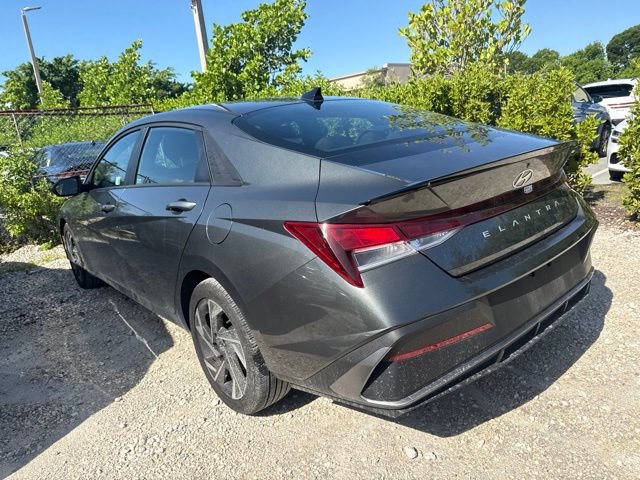 Used 2025 Hyundai Elantra Sport FWD image 9