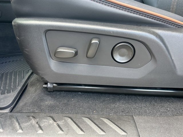 Used 2024 GMC Canyon AT4 w/ Technology Package image 16