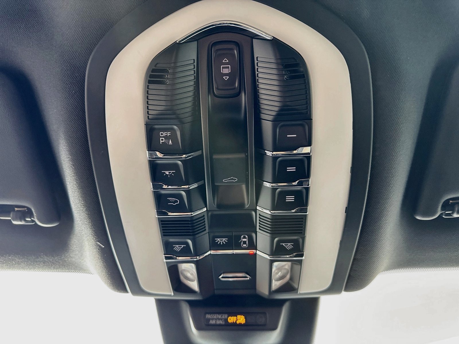Used 2021 Porsche Macan S AWD/4WD image 32
