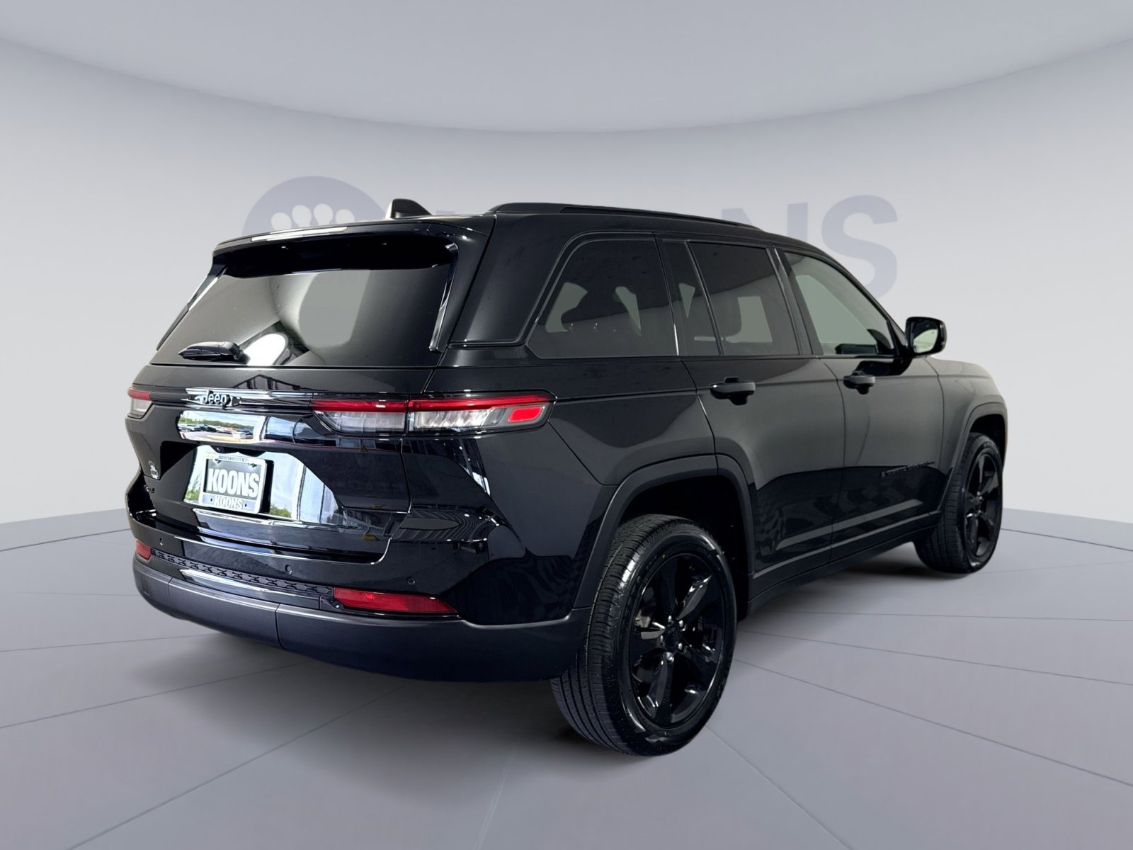 Used 2023 Jeep Grand Cherokee Altitude AWD/4WD image 7