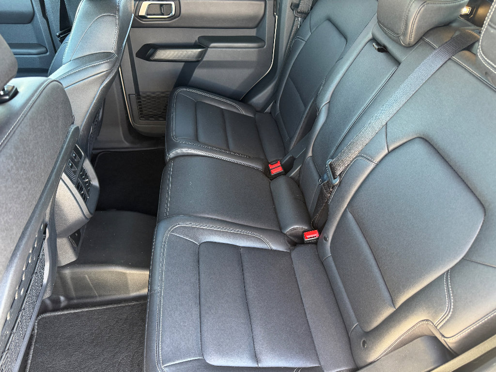 Used 2025 Ford Bronco Badlands image 16