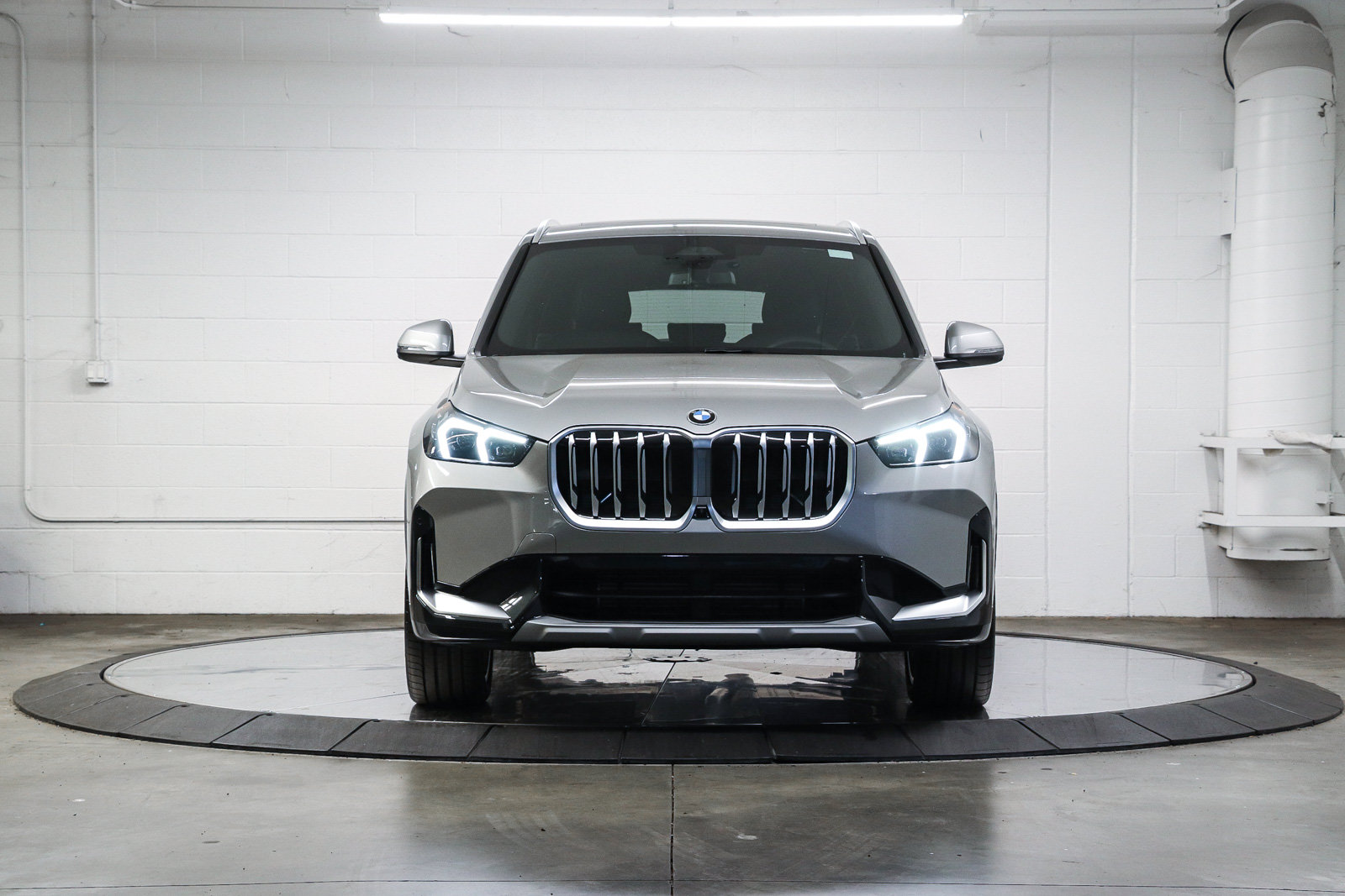New 2026 BMW X1 xDrive28i w/ Technology Package AWD/4WD image 2