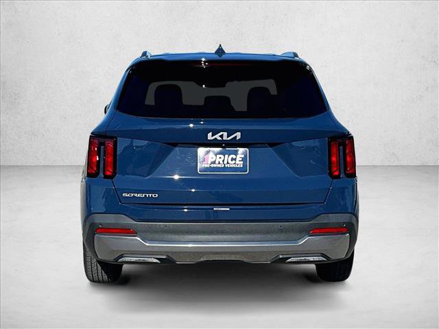 Used 2024 Kia Sorento S image 4