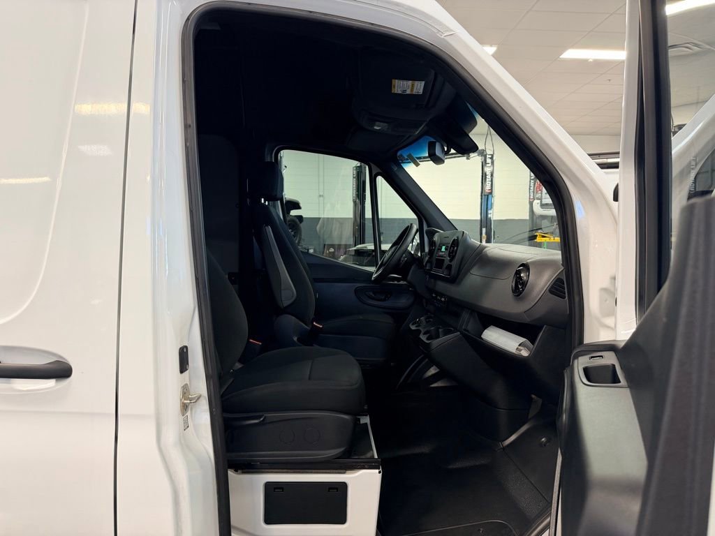 Used 2021 Mercedes-Benz Sprinter 2500 image 29