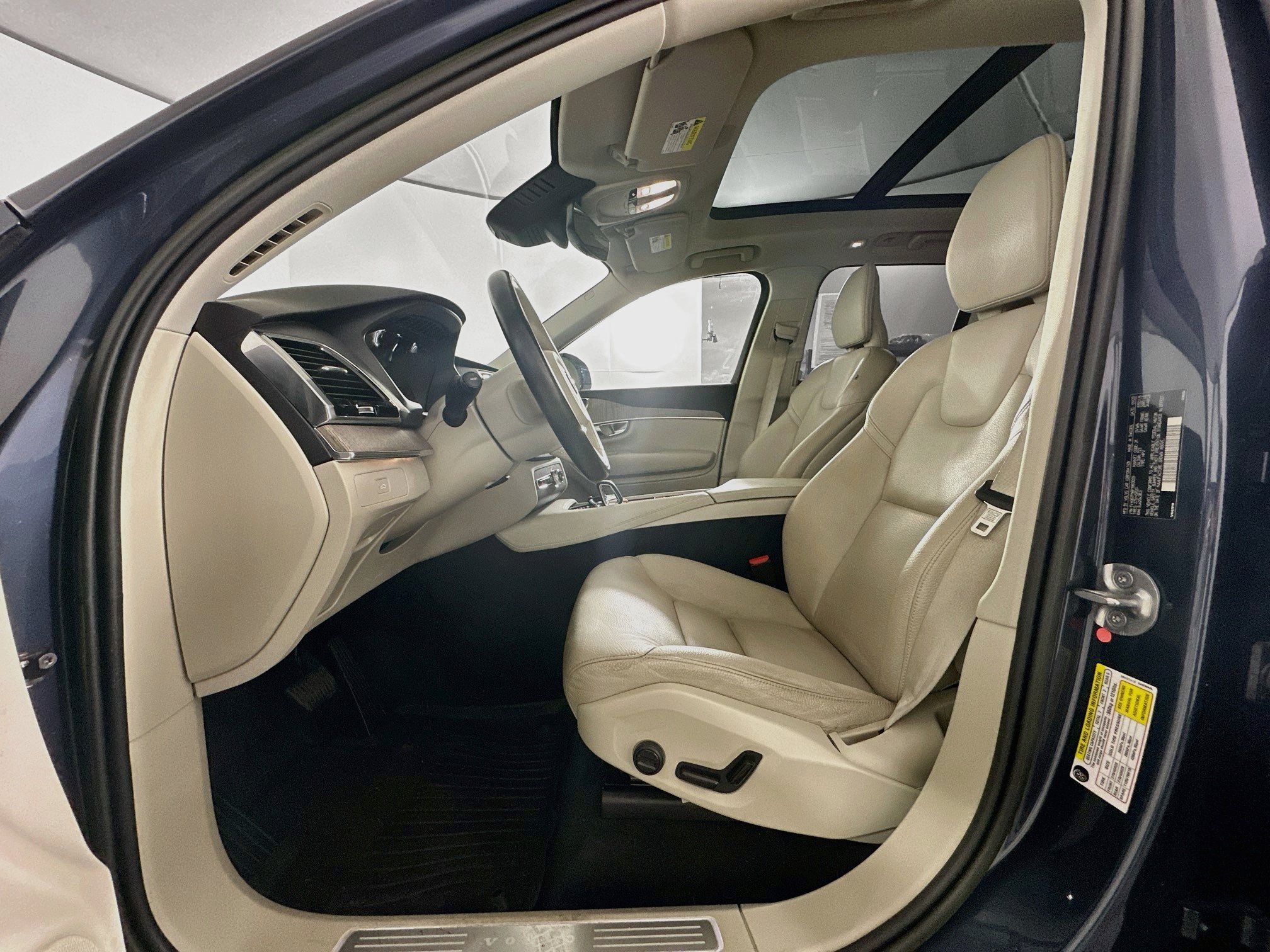 Used 2023 Volvo XC90 B6 Plus AWD/4WD image 13