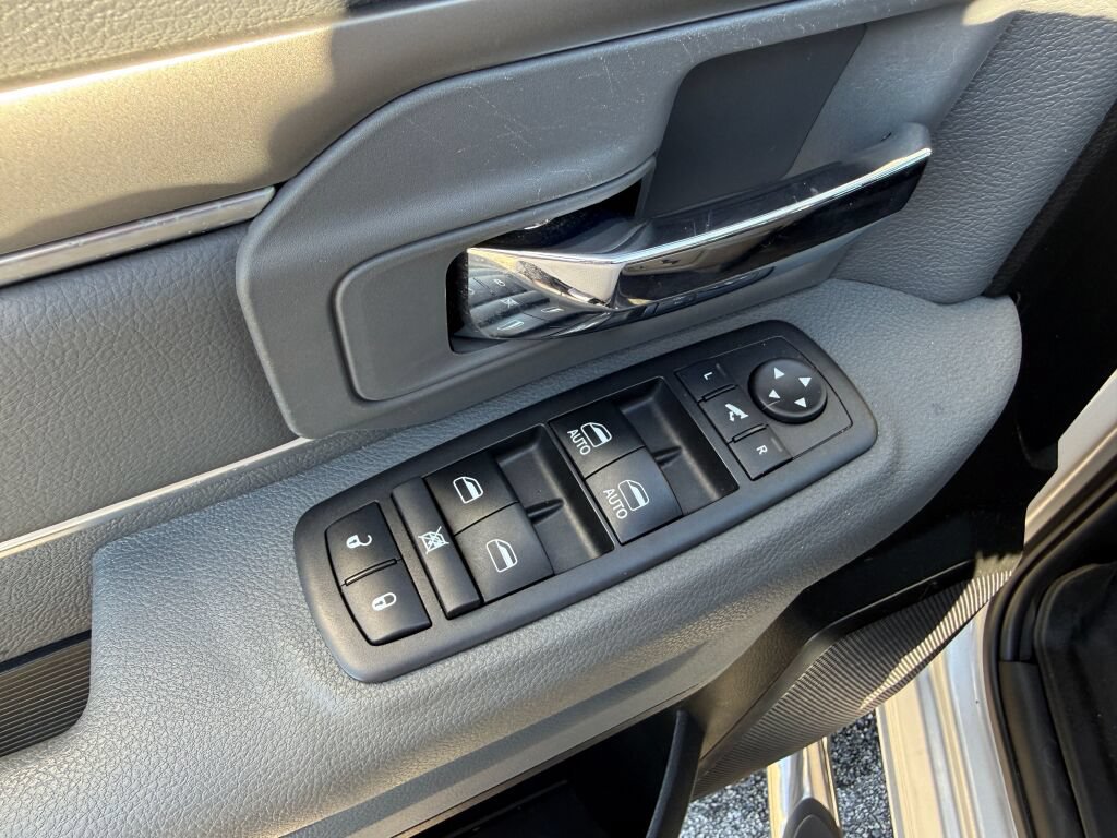 Used 2019 RAM 1500 Big Horn AWD/4WD image 18