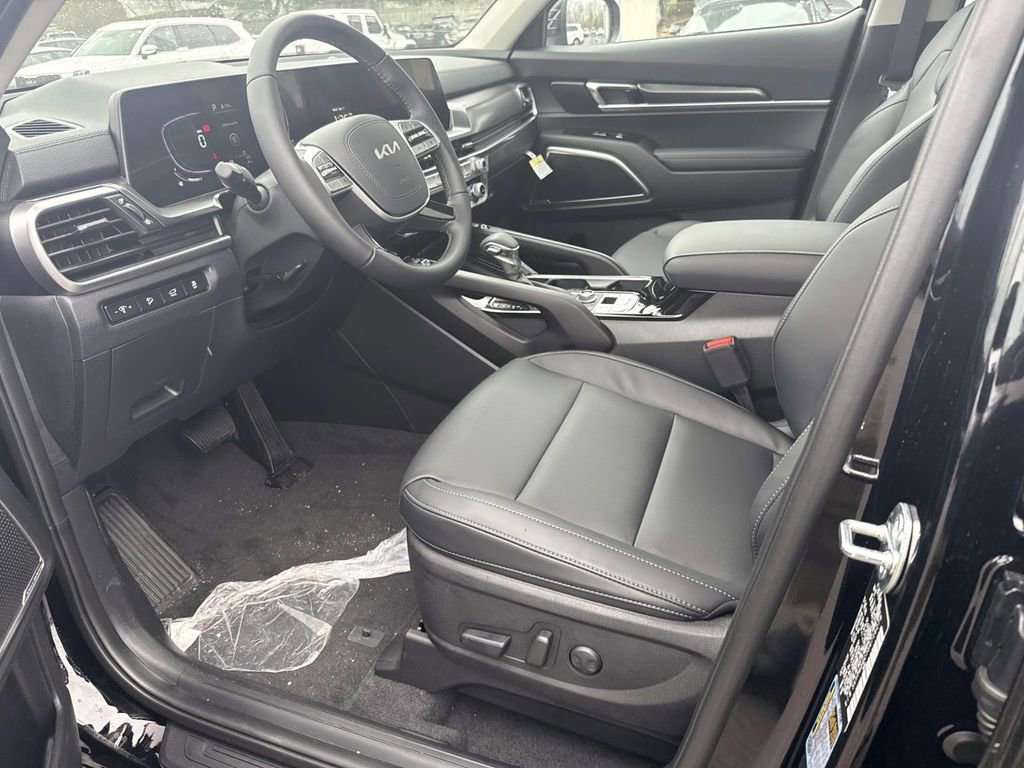 New 2025 Kia Telluride S image 8