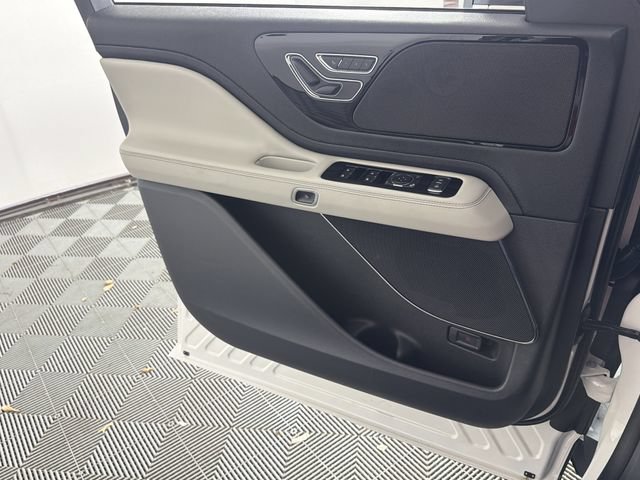 New 2026 Lincoln Aviator AWD image 15